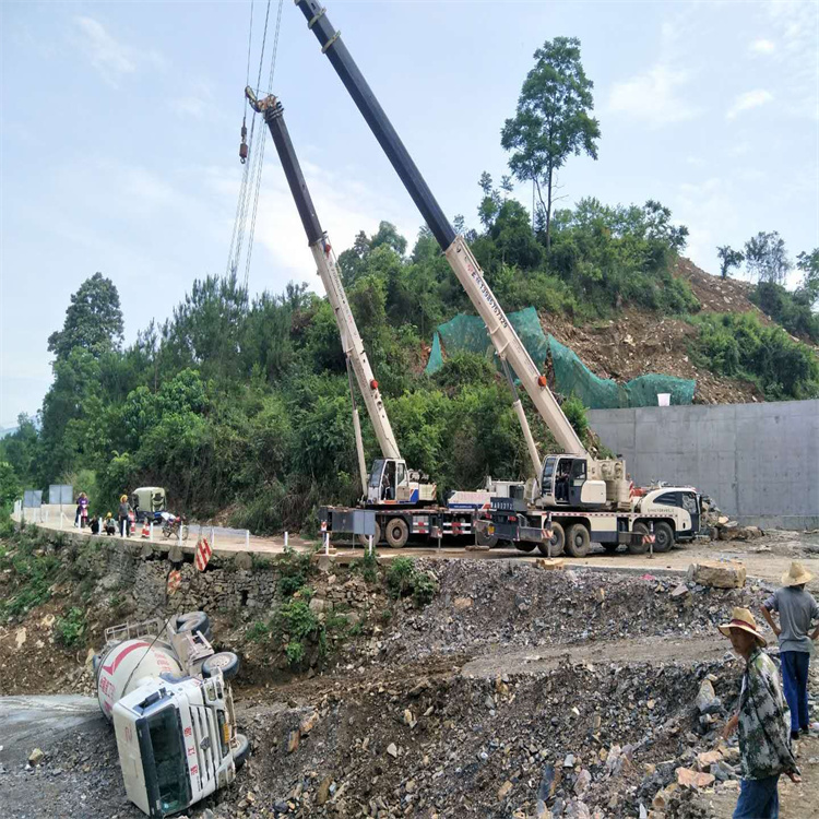 高明汽车掉沟里叫吊车救援要多少钱