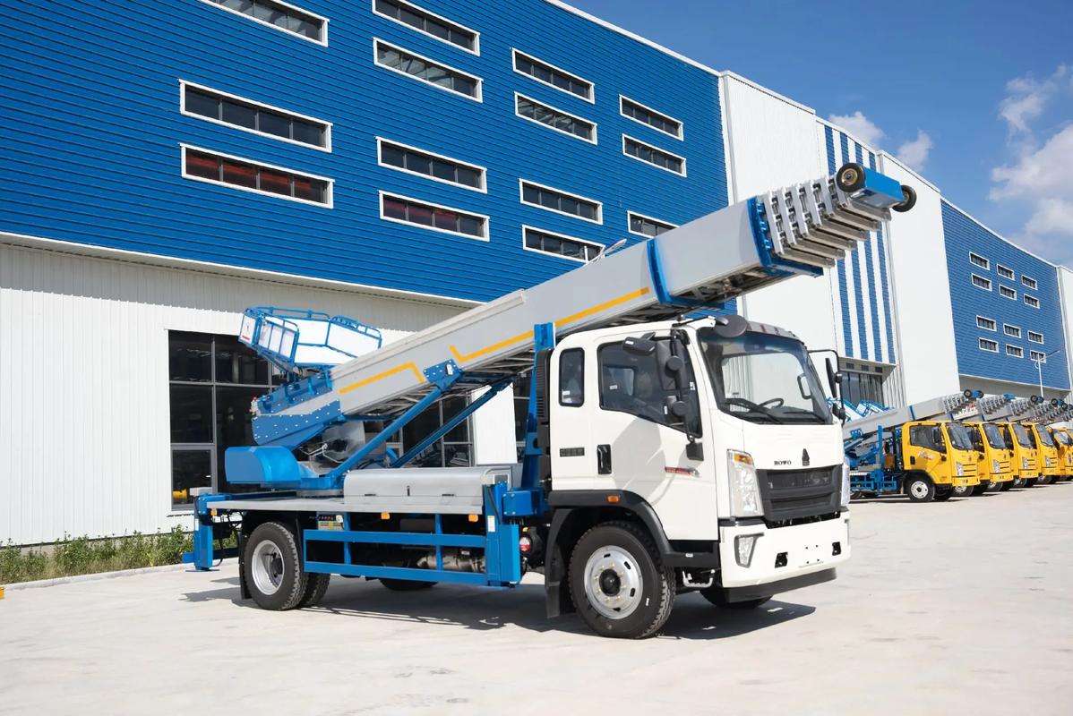 高明出租云梯车高空作业车 建筑垃圾搬运